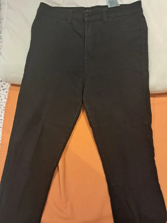 Pantalón negro vaquero