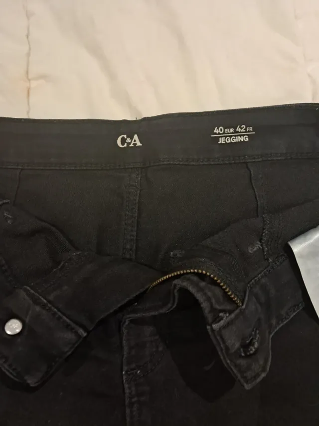 Pantalón negro vaquero