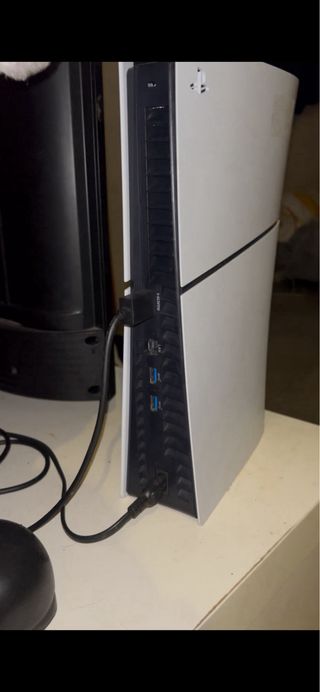 PS5 Slim + UFC 5 + Mando + 3 Años Garantía