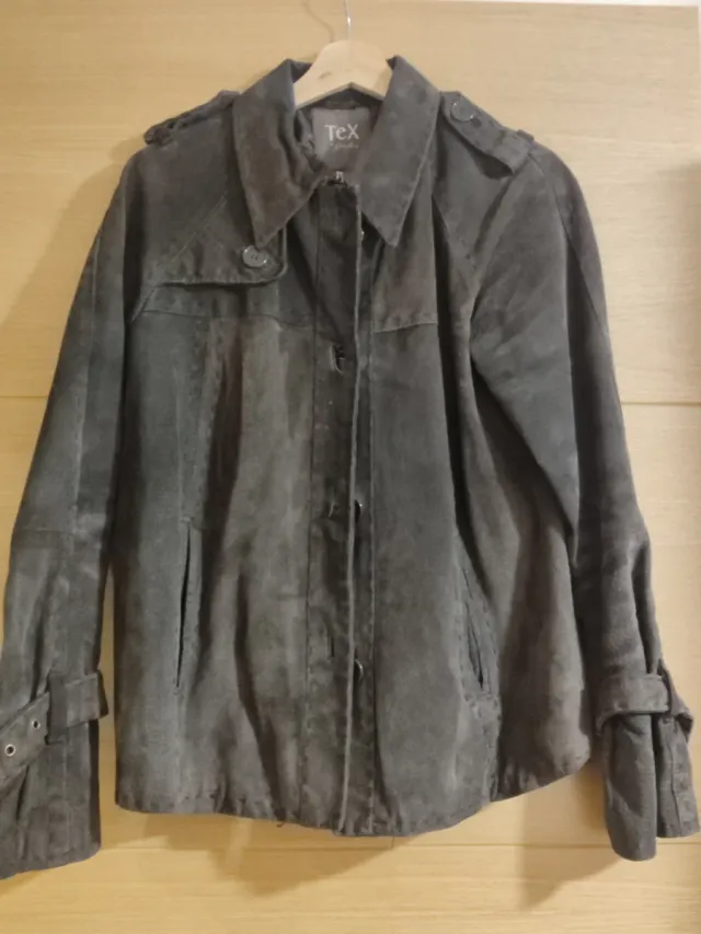 Cazadora de piel marrón