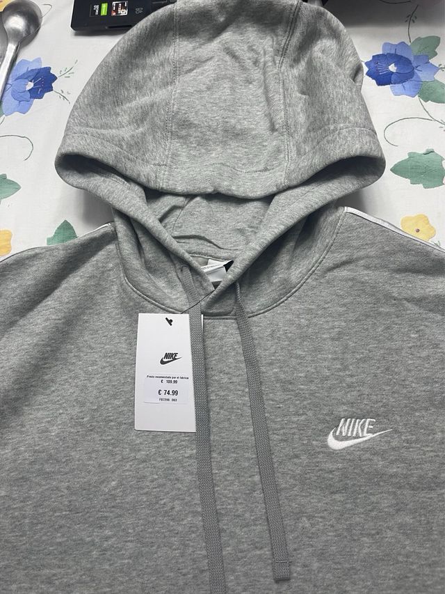 Sudadera Nike Gris Talla L sin estrenar