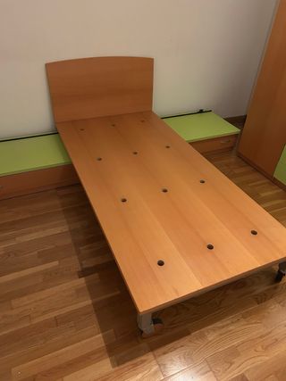 Somier, escritorio estantería y sillas conjunto