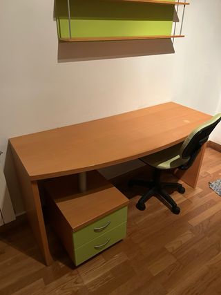 Somier, escritorio estantería y sillas conjunto