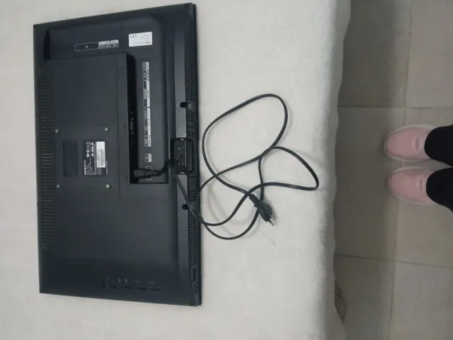 Televisión Hannspree con Soporte