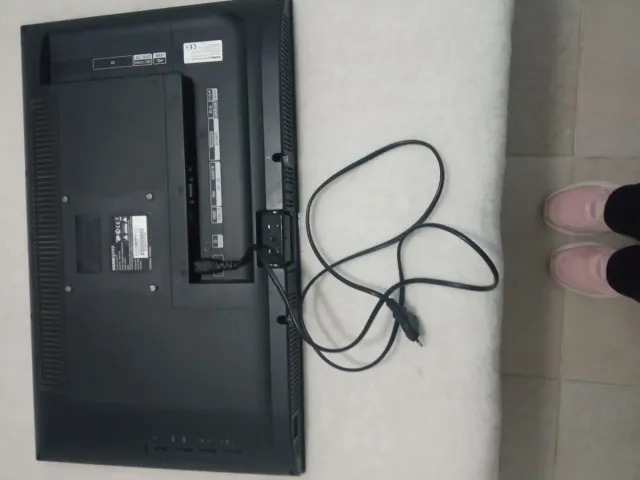 Televisión Hannspree con Soporte