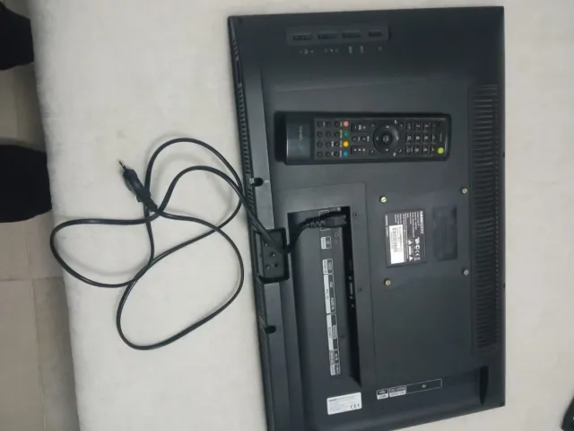 Televisión Hannspree con Soporte