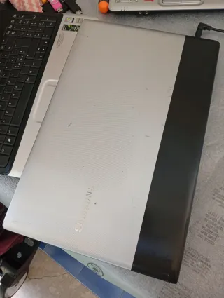 Notebook 17poll.Samsung RV711