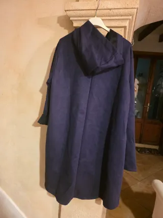 Vestido tipo ante con capucha.es idoneo xl.xxl