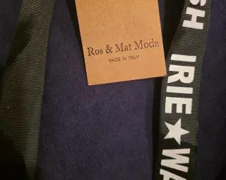 Vestido tipo ante con capucha.es idoneo xl.xxl