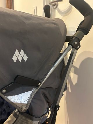 Silla de paseo Maclaren azul con funda invierno