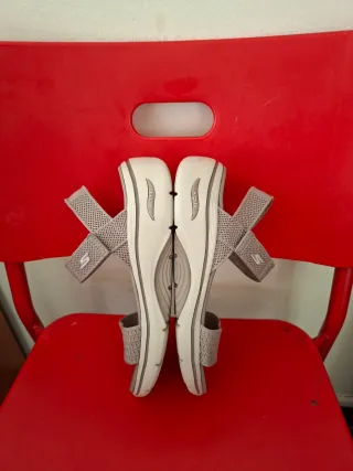 Sandalias Skechers Arch Fit 2.0 Gris