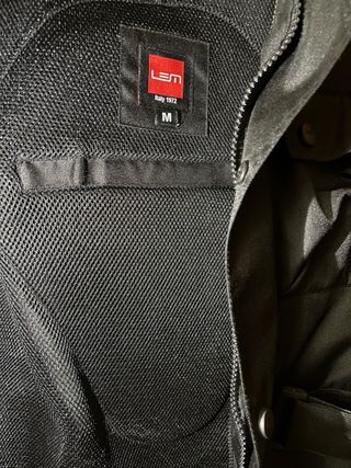 Chaqueta de moto LEM urban 2.0 negra.