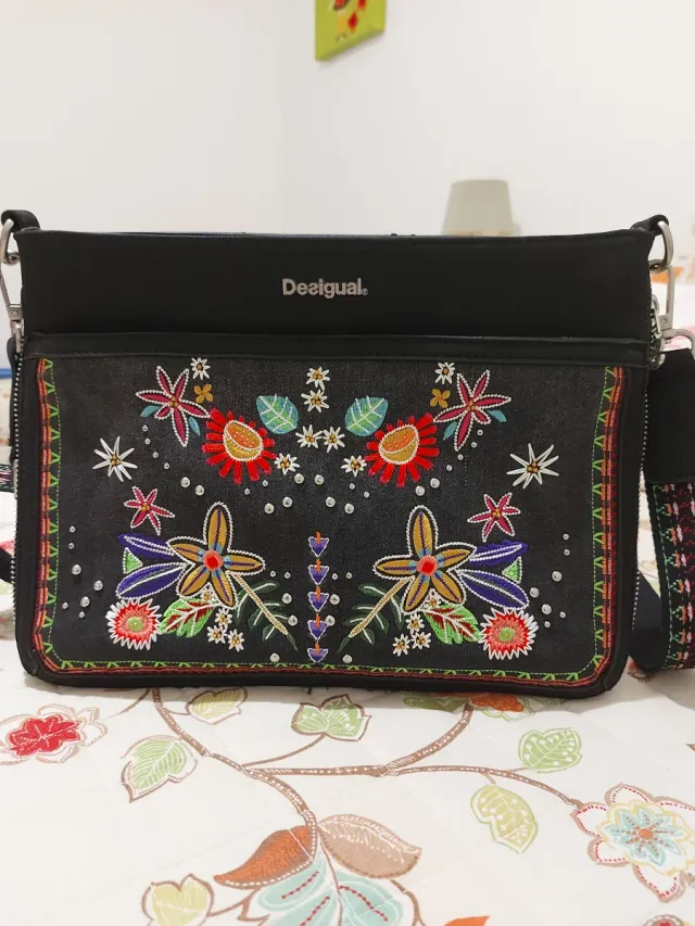 Bolso bandolera Desigual bordado
