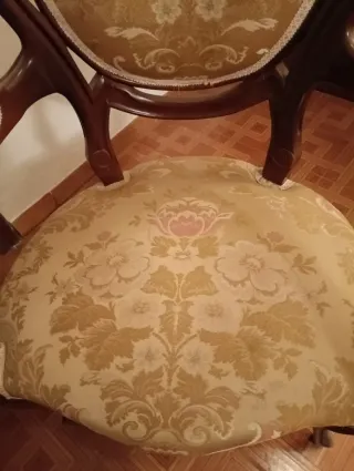 Conjunto mesa extensible madera nogal y sillas