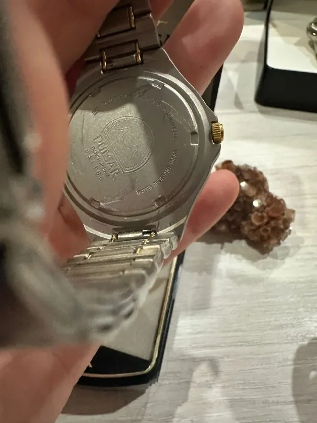 Reloj Pulsar Titanio Dorado