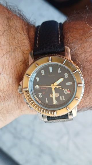 Reloj Camel Trophy Oro y Negro