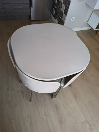 Mesa compacta y 4 sillas