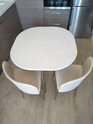 Mesa compacta y 4 sillas
