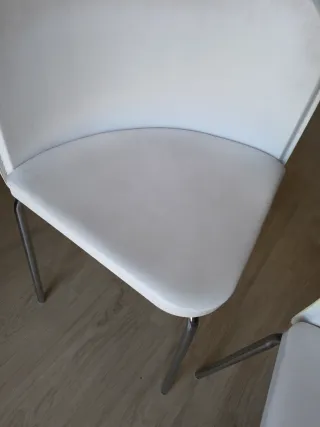 Mesa compacta y 4 sillas