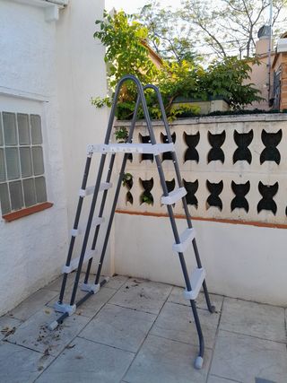 Piscina Intex XTR + Escaleras + Accesorios