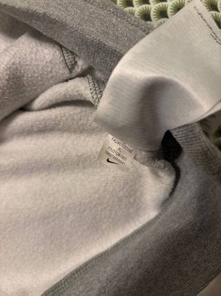 Sudadera Nike Gris con Logo Naranja