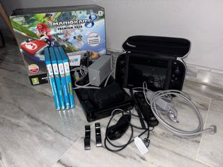 Nintendo Wii U+Mario Kart 8+4 Giochi+Accessori