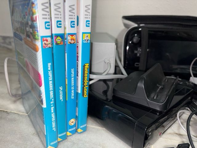 Nintendo Wii U+Mario Kart 8+4 Juegos+Accesorios