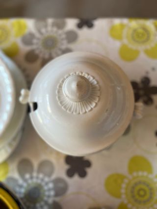 Sopera antigua de cerámica de La Cartuja