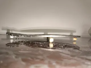 Salvamanteles de metal antiguo con forma de piña