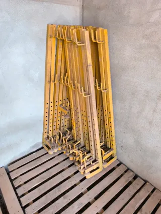 Sargentos encofrado amarillos