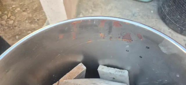 Cubo metálico con tapa y asas