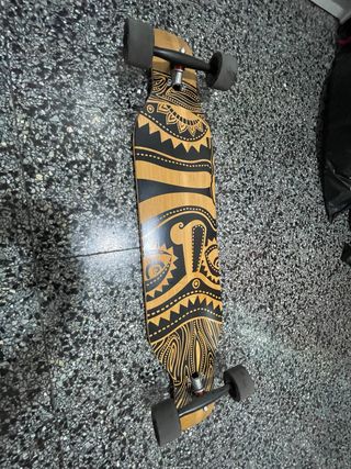 Longboard con diseño tribal