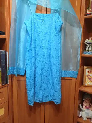Vestido fiesta bordado azul con fular
