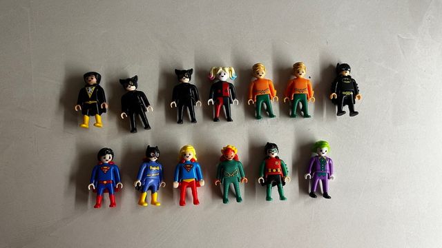 CAMBIO. Playmobil Super Héroes kinder