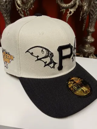 Gorra New Era 59Fifty Beige y Negra Talla 7.1/4