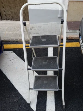 Escalera de aluminio plegable