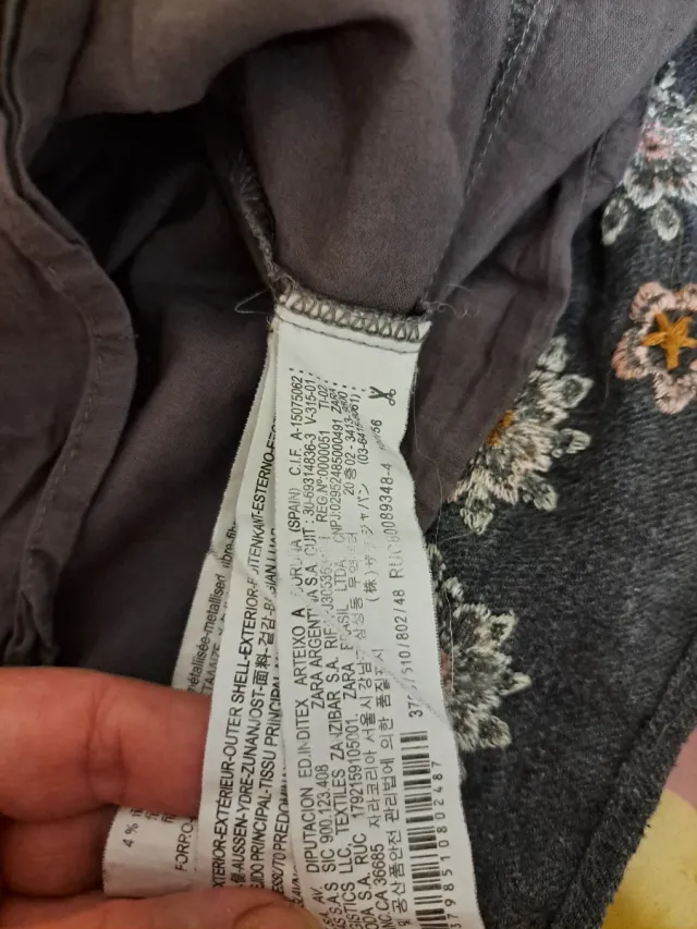 Vestido Zara bordado flores gris
