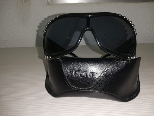 Gafas de Sol mujer Vogue Tachuelas Metálicas Negra