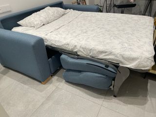 Sofá-cama diseño italiano azul.