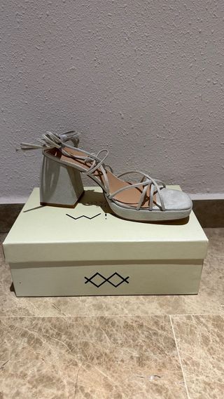 Sandalias de ante con tacón NUEVAS