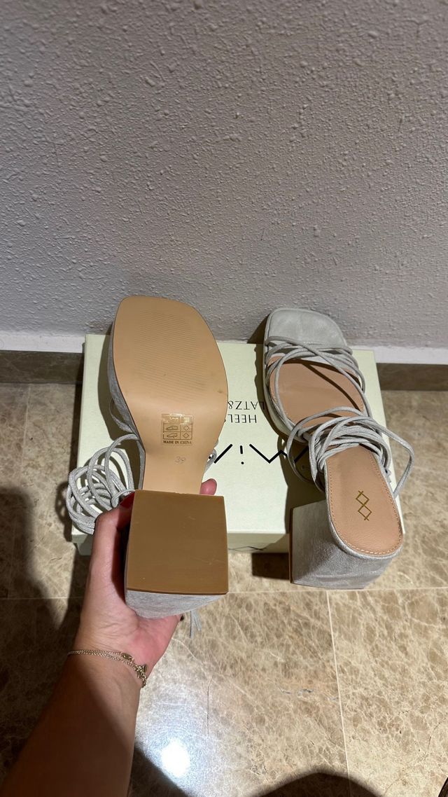 Sandalias de ante con tacón NUEVAS