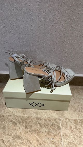 Sandalias de ante con tacón NUEVAS