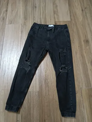 Pantalón vaquero Bershka desgastado