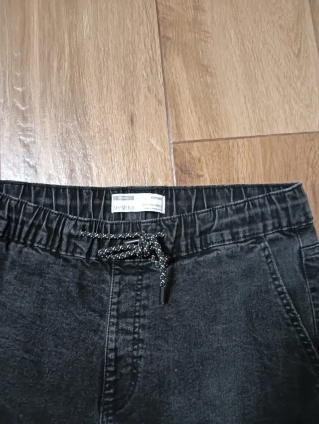 Pantalón vaquero Bershka desgastado