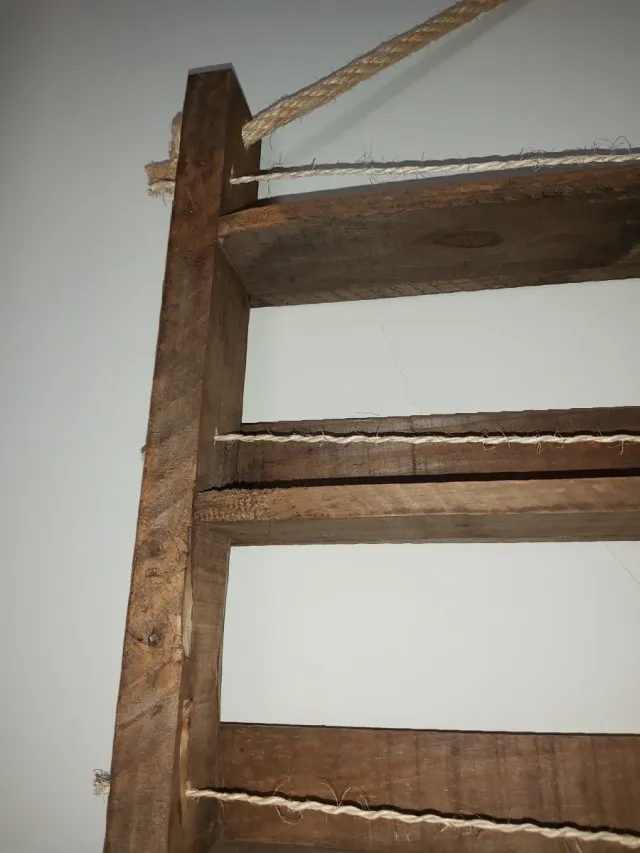 Estante de madera rústico
