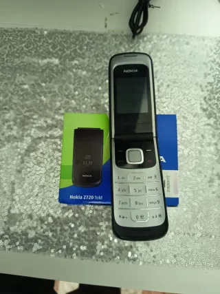 Teléfono Móvil Nokia 2720 Fold(batería mala)