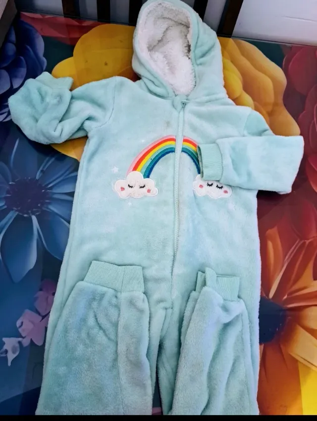 Buzo polar Primark arcoíris y nubes