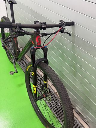 Bicicleta Scott Scale RC 900 29”