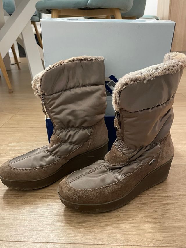 Botas impermeables plataforma beige talla 38