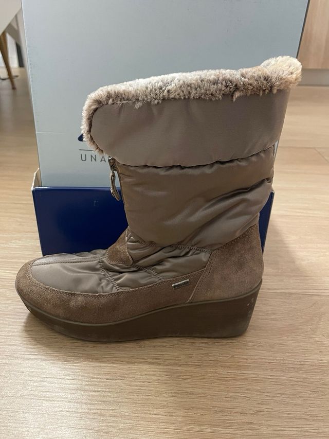Botas impermeables plataforma beige talla 38